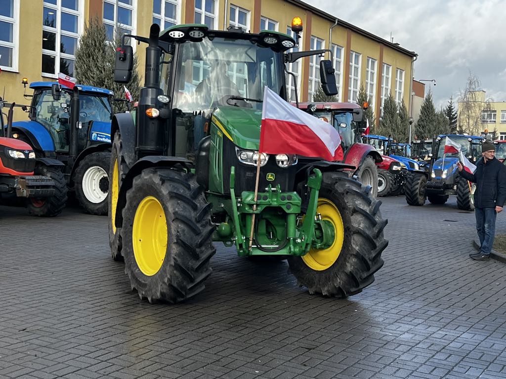 „30 lat nie byłem na proteście. Dziś musiałem tu być”. Rolnicy przeciwko polityce UE