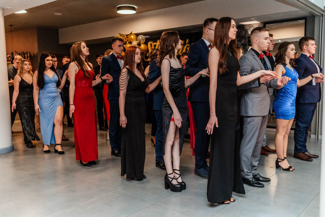 Studniówka CKZiU w Strzałkowie. Zobacz zdjęcia