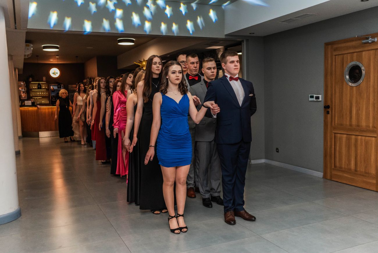 Studniówka CKZiU w Strzałkowie. Zobacz zdjęcia