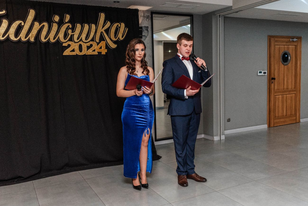 Studniówka CKZiU w Strzałkowie. Zobacz zdjęcia