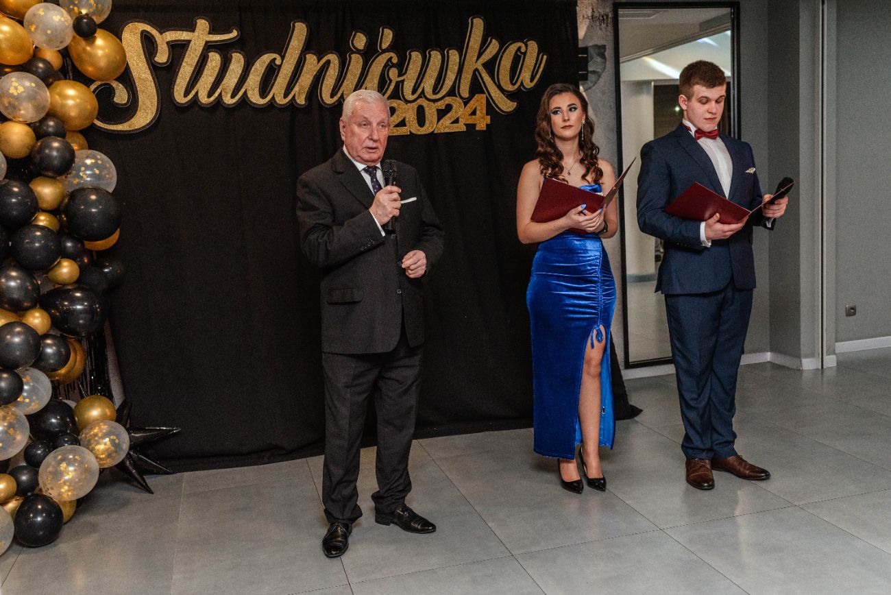 Studniówka CKZiU w Strzałkowie. Zobacz zdjęcia