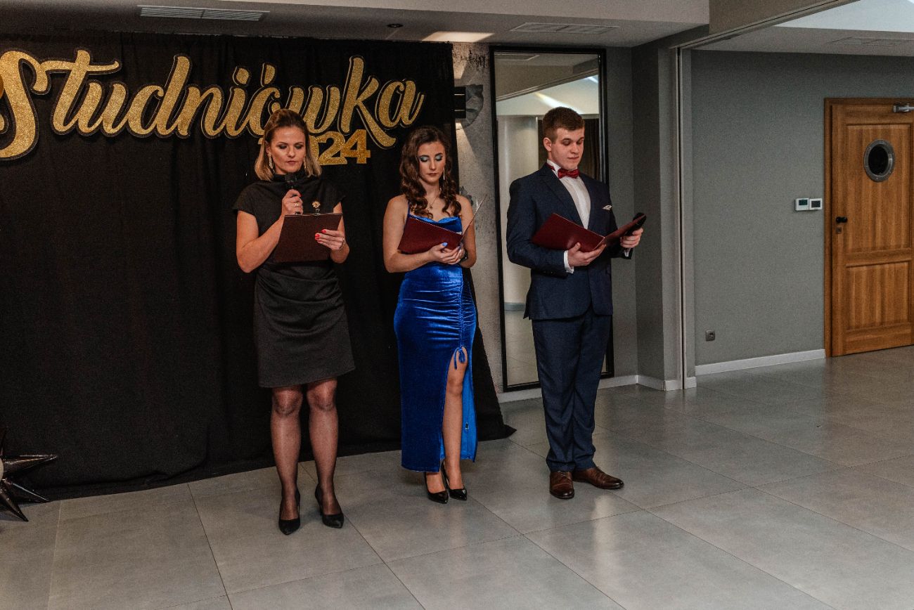 Studniówka CKZiU w Strzałkowie. Zobacz zdjęcia