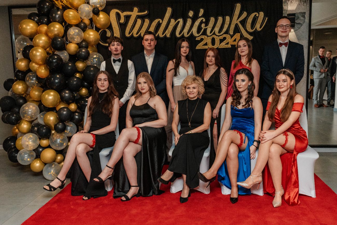 Studniówka CKZiU w Strzałkowie. Zobacz zdjęcia