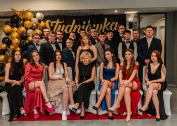 Studniówka CKZiU w Strzałkowie. Zobacz zdjęcia