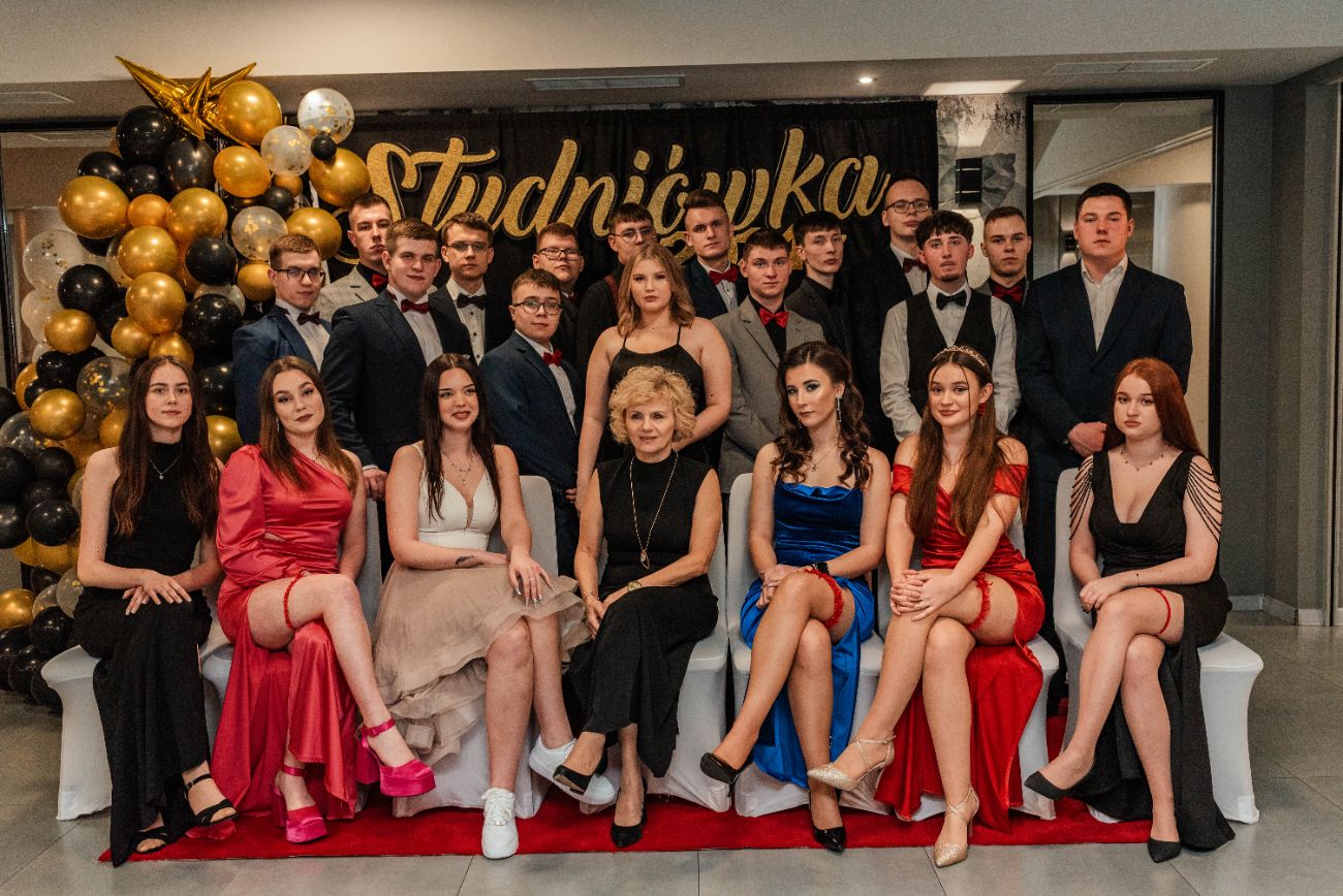 Studniówka CKZiU w Strzałkowie. Zobacz zdjęcia