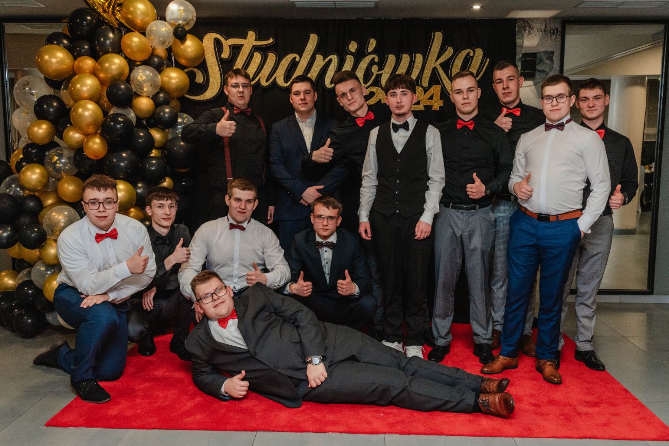 Studniówka CKZiU w Strzałkowie. Zobacz zdjęcia