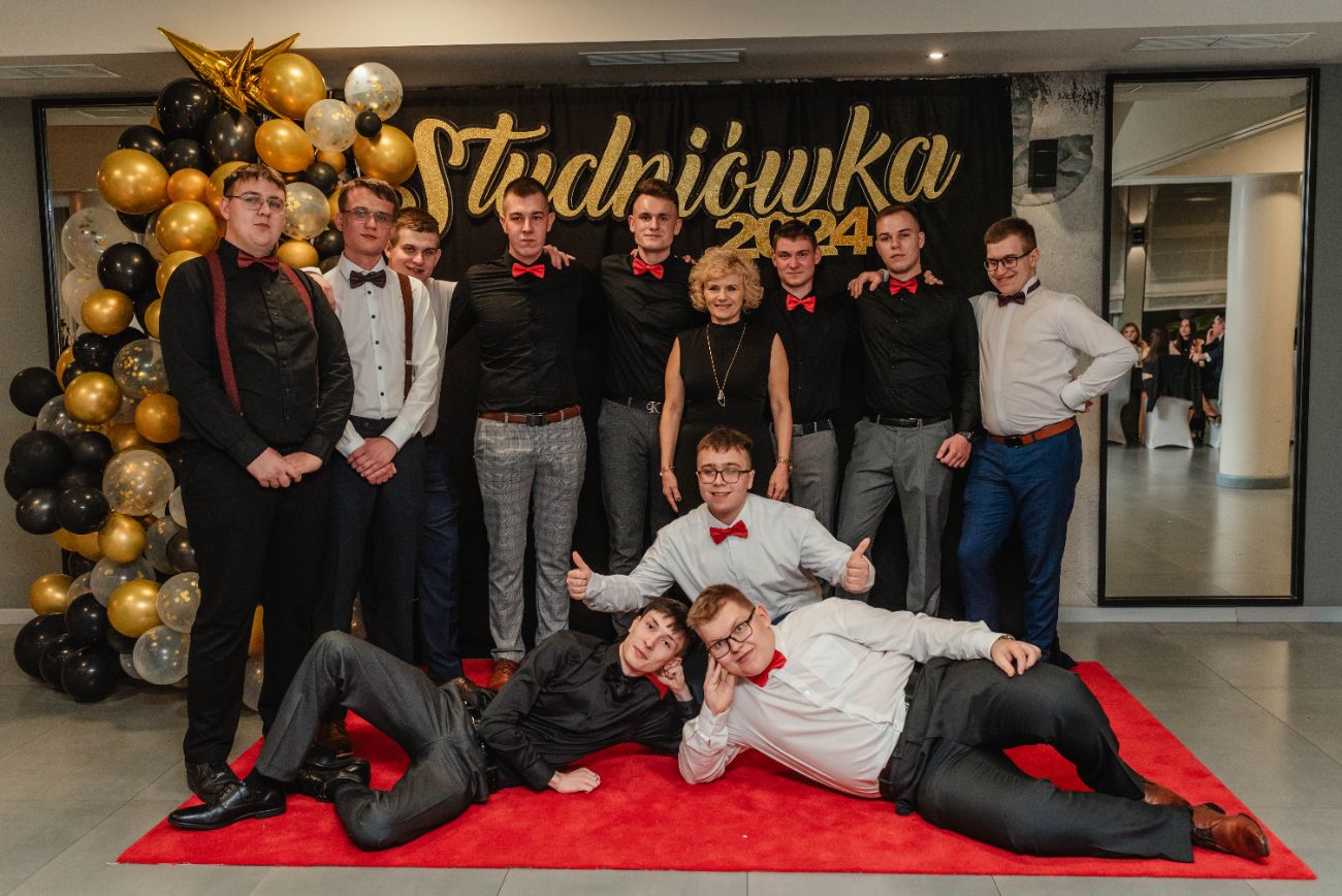 Studniówka CKZiU w Strzałkowie. Zobacz zdjęcia