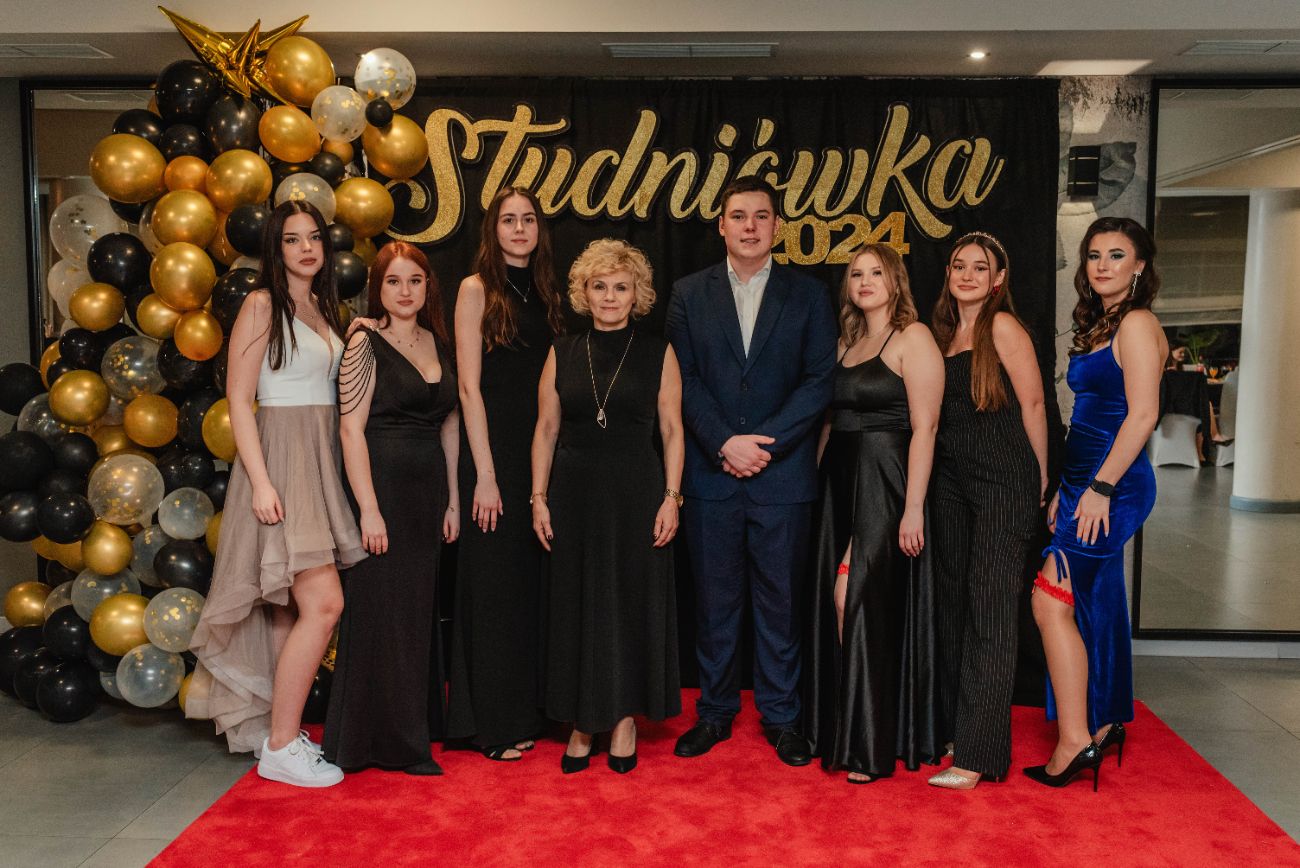 Studniówka CKZiU w Strzałkowie. Zobacz zdjęcia