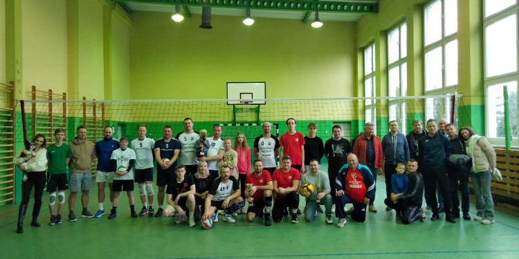 Komar-Motor z pucharem prezesa