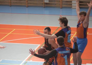 Zwyciężyło doświadczenie