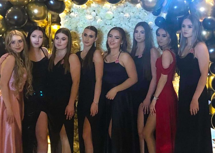 Dziś LO bawi się na studniówce ZDJĘCIA