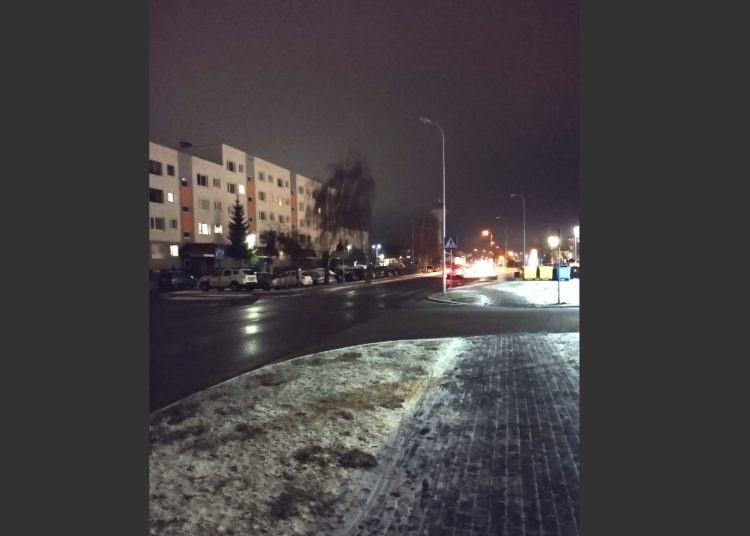 Ciemno na przejściu dla pieszych. „Czy kogokolwiek interesuje bezpieczeństwo?”