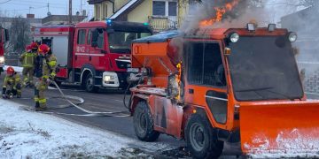 Piaskarka zapaliła się na drodze