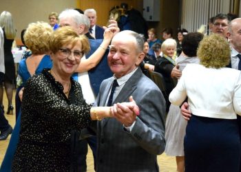 Dzień Babci i Dziadka na parkiecie. Świetna impreza w Strzałkowie