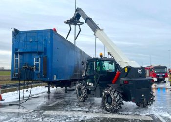 Na drodze zapaliła się naczepa