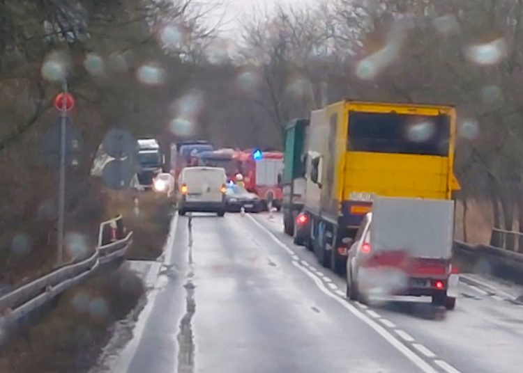Wypadek na K92. Są utrudnienia na drodze