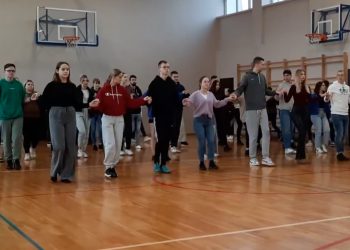 Wkrótce studniówki. Tak się przygotowują FILM