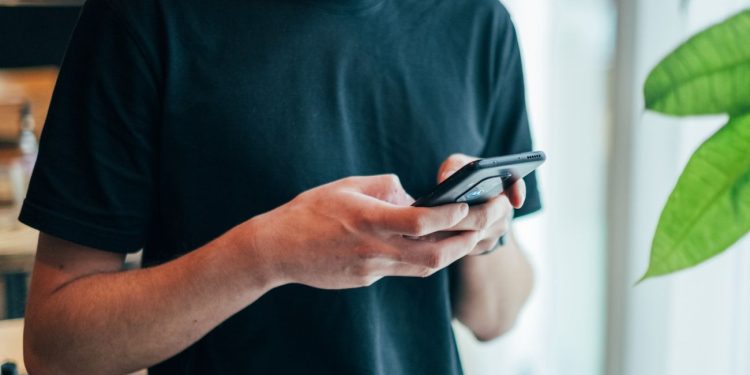 Etykieta w relacjach online — Jak być kulturalnym w cyfrowym świecie?