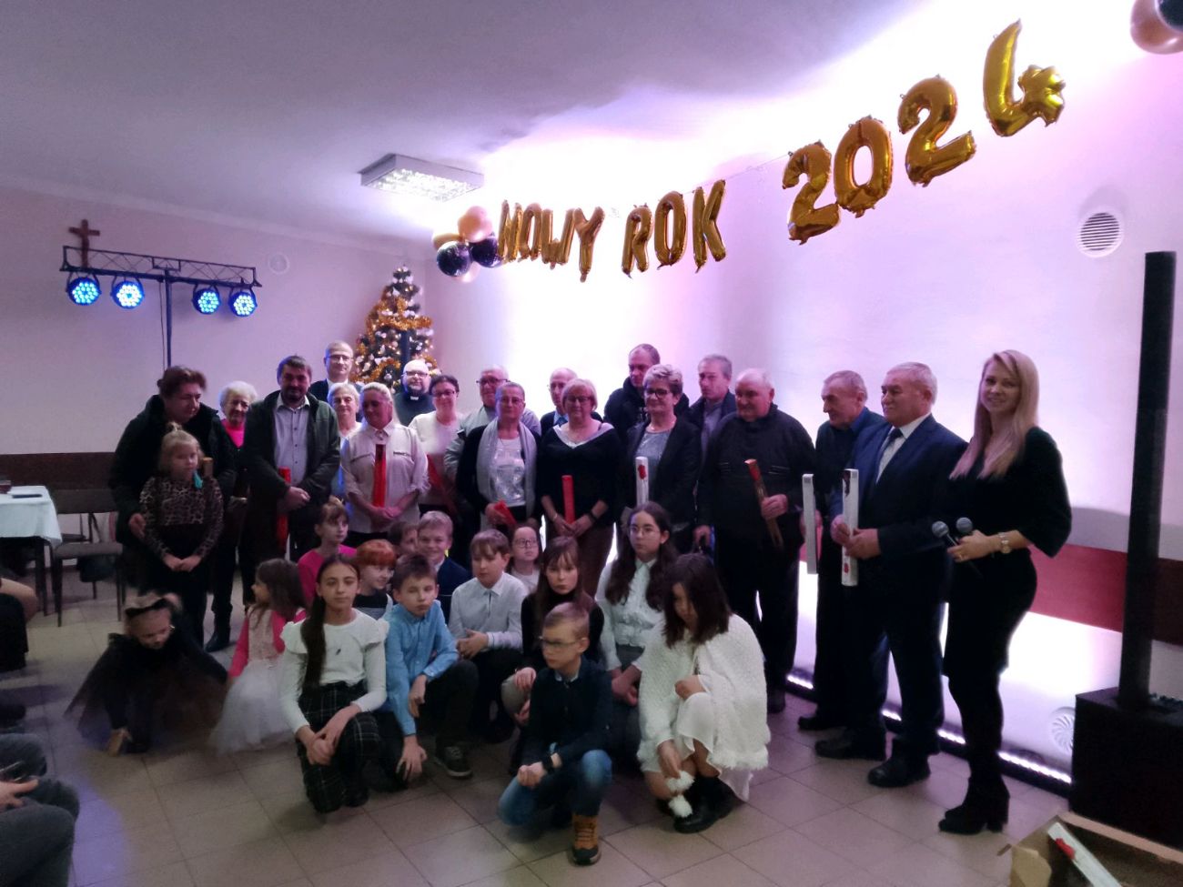 Choinka w Dziedzicach połączona z Dniem Babci i Dziadka