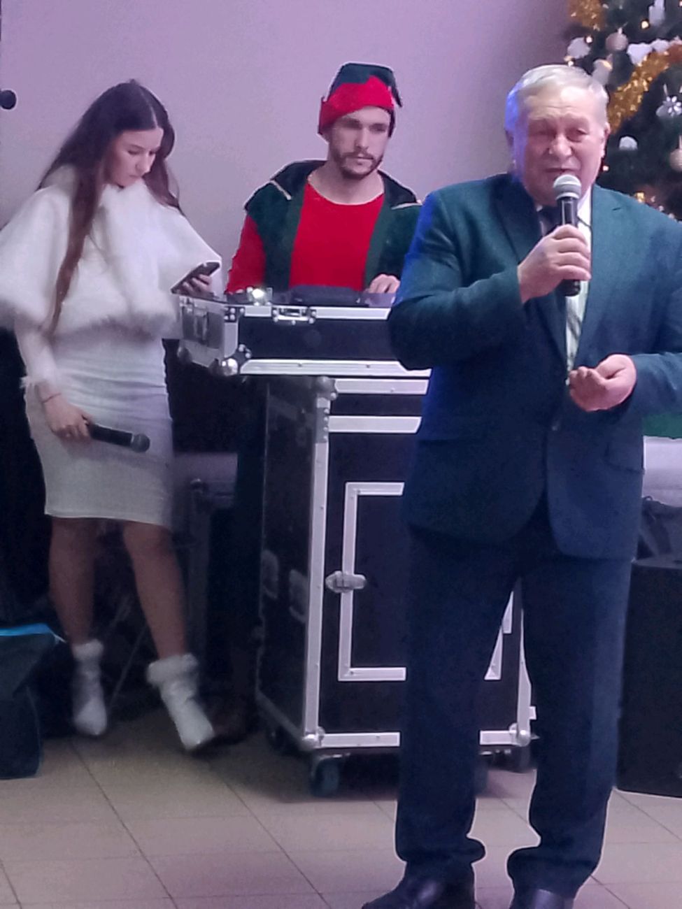 Choinka w Dziedzicach połączona z Dniem Babci i Dziadka