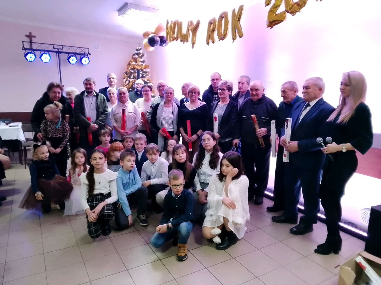 Choinka w Dziedzicach połączona z Dniem Babci i Dziadka