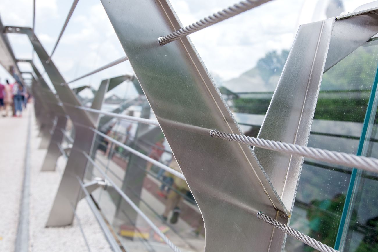 Lina kwasoodporna jako element konstrukcji mostu