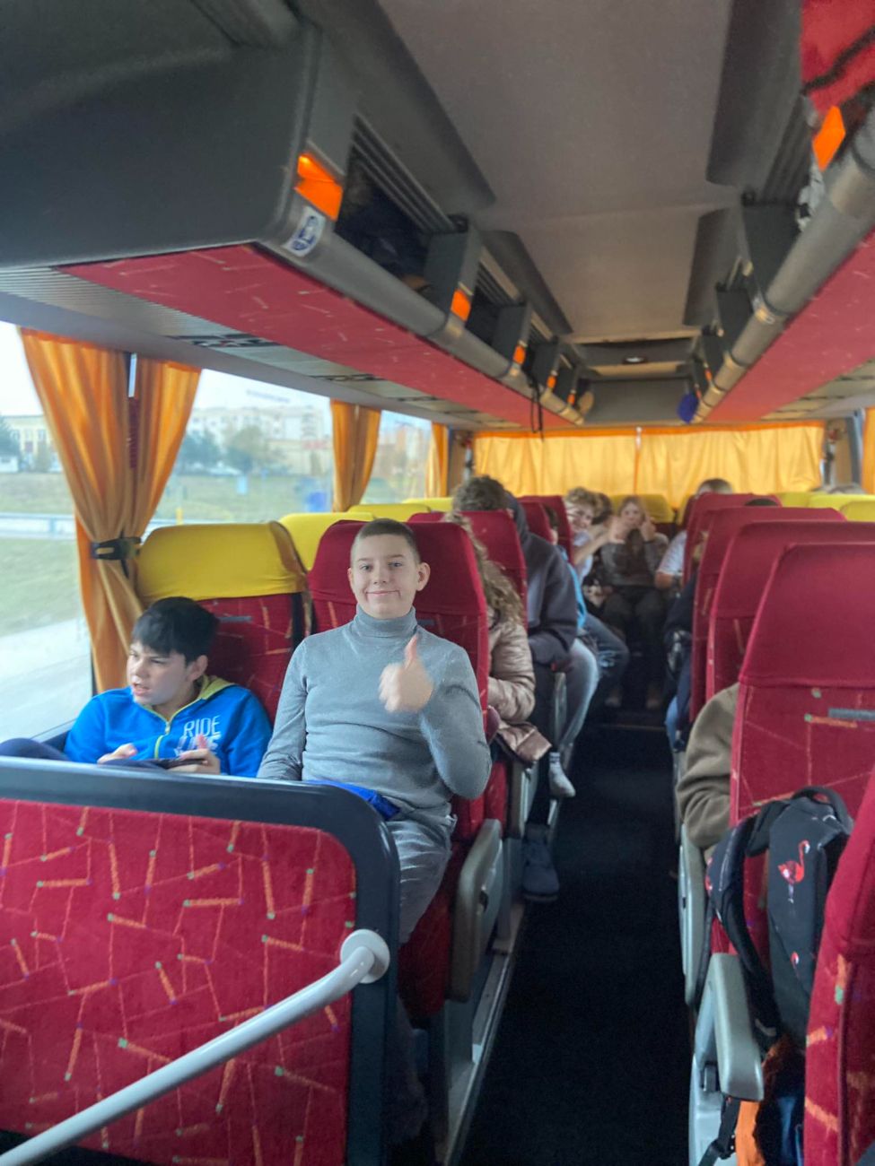 Młodzież z Kowalewa w kinie Helios