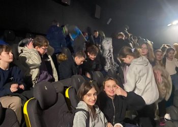 Młodzież z Kowalewa w kinie Helios