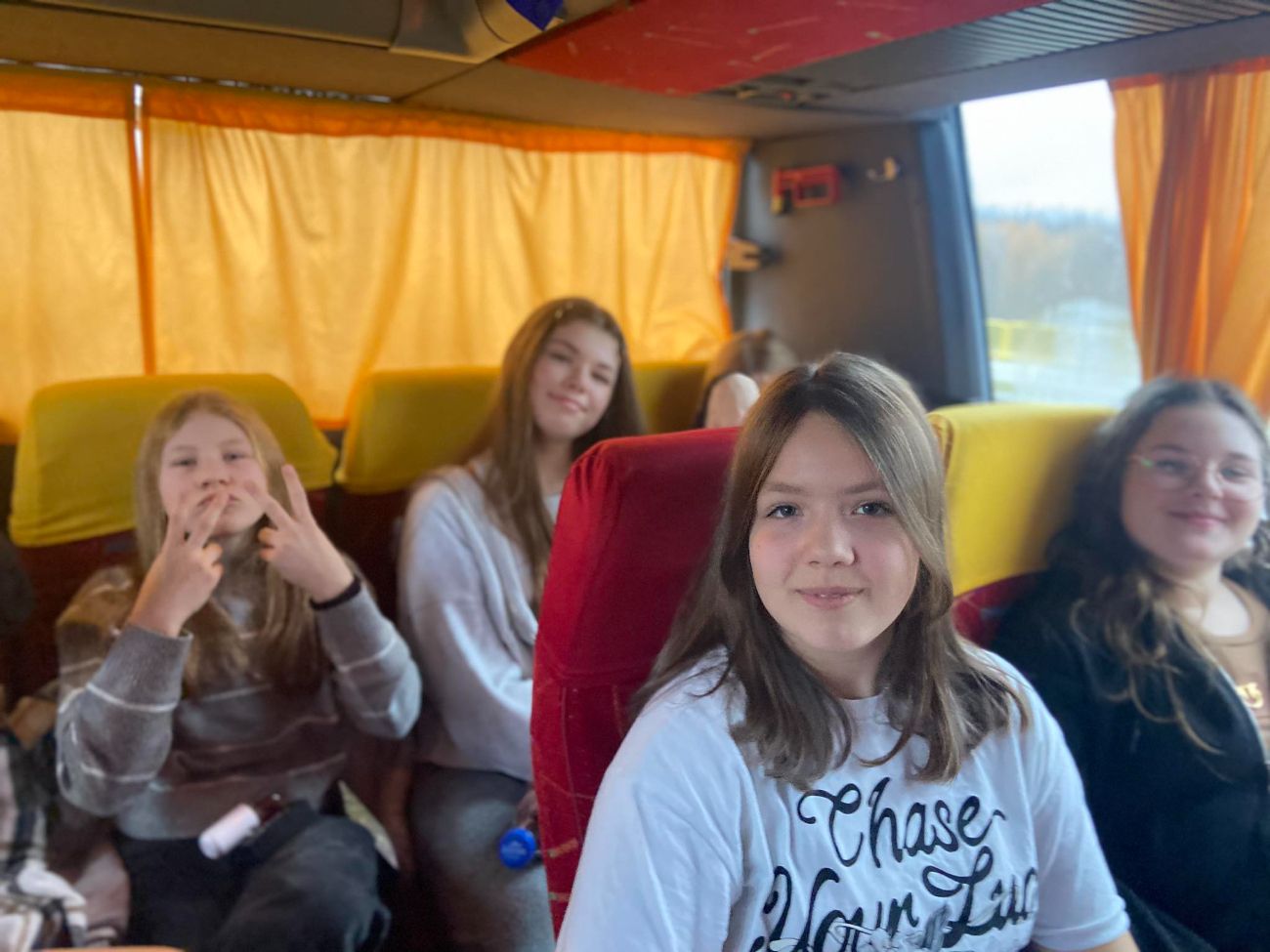 Młodzież z Kowalewa w kinie Helios