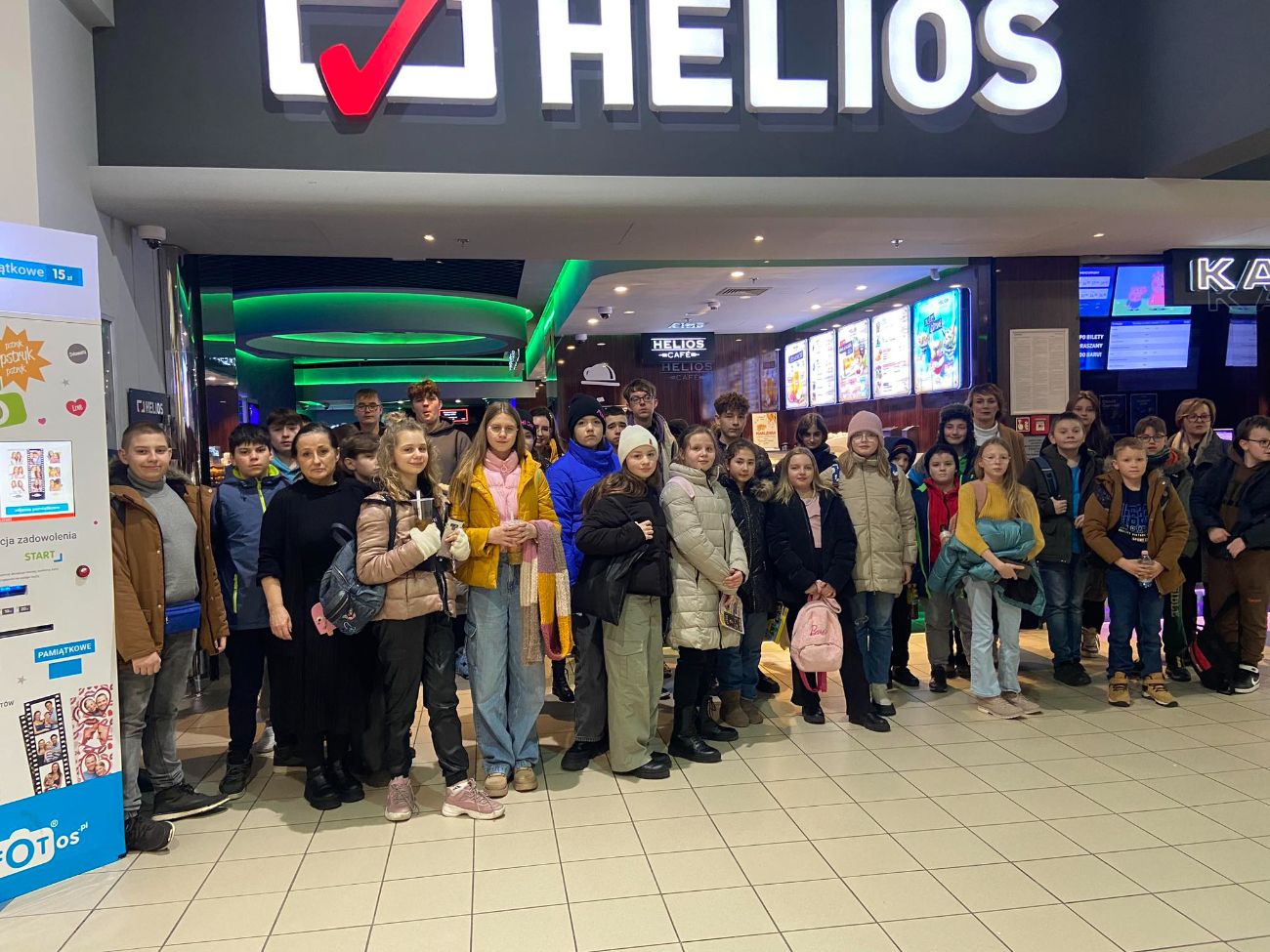 Młodzież z Kowalewa w kinie Helios