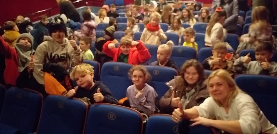 Dzieci z Cienina Zab. w kinie