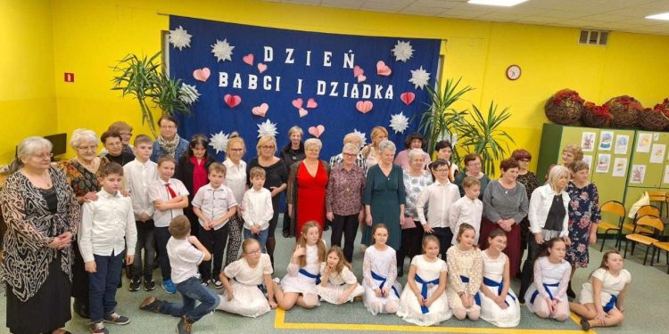 Zagórów: Świętowali Dzień Babci i Dziadka