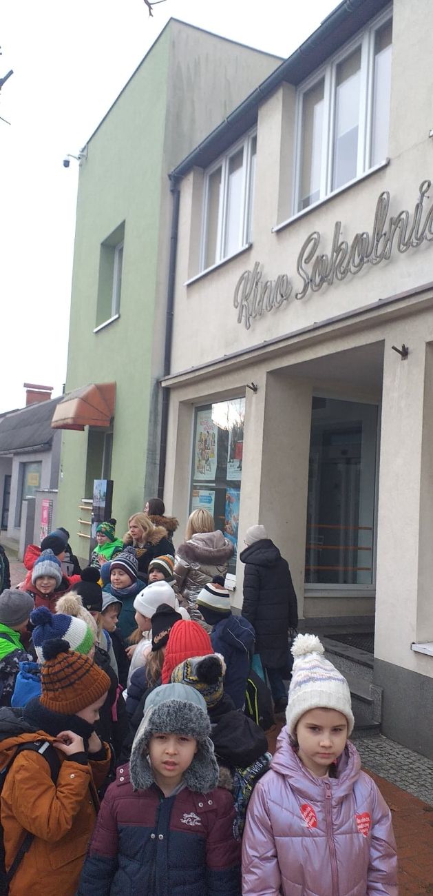 Dzieci z Cienina Zab. w kinie