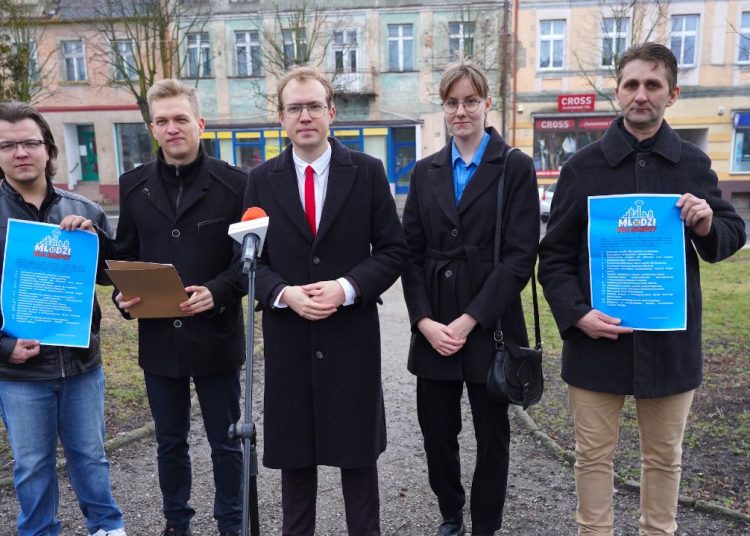 Młodzi o radzie miasta: Miejsce poklepywania się po plecach, picia herbaty i jedzenia paluszków