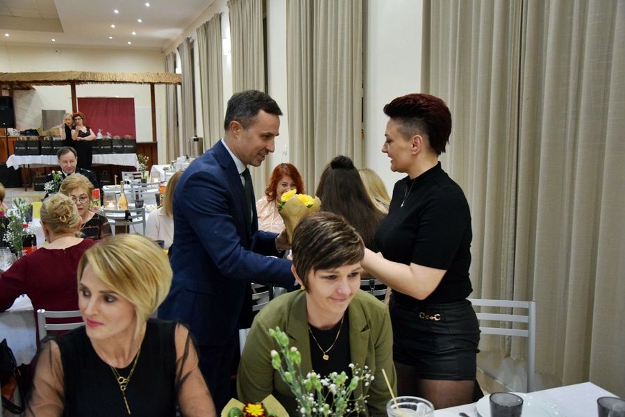 Dzień kobiet w Kornatach. Bawili się i pomagali