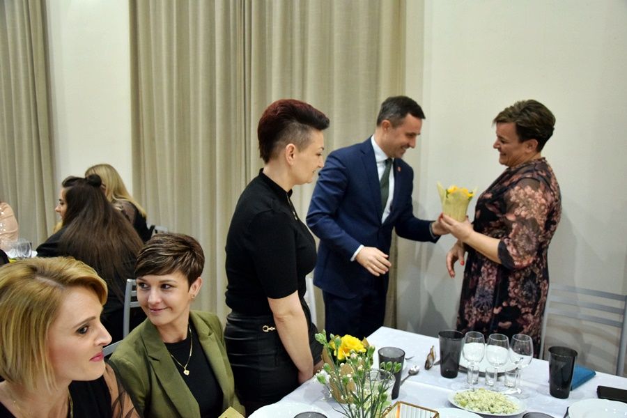 Dzień kobiet w Kornatach. Bawili się i pomagali