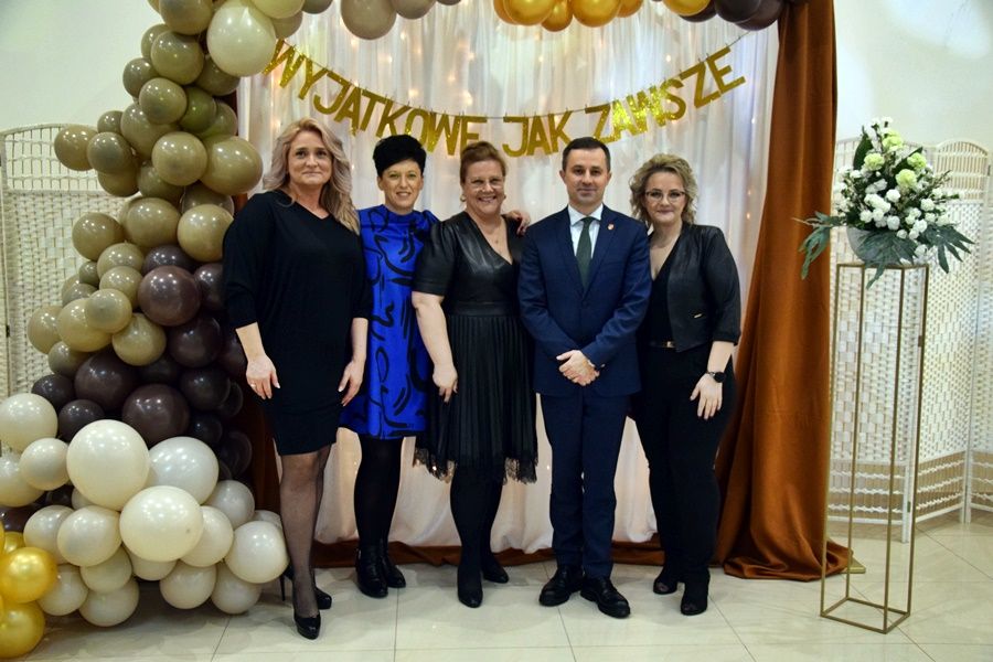 Dzień kobiet w Kornatach. Bawili się i pomagali