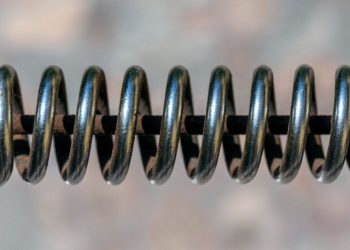 Profesjonalne sprężyny naciągowe – oto kluczowe cechy, po których poznasz dobry produkt