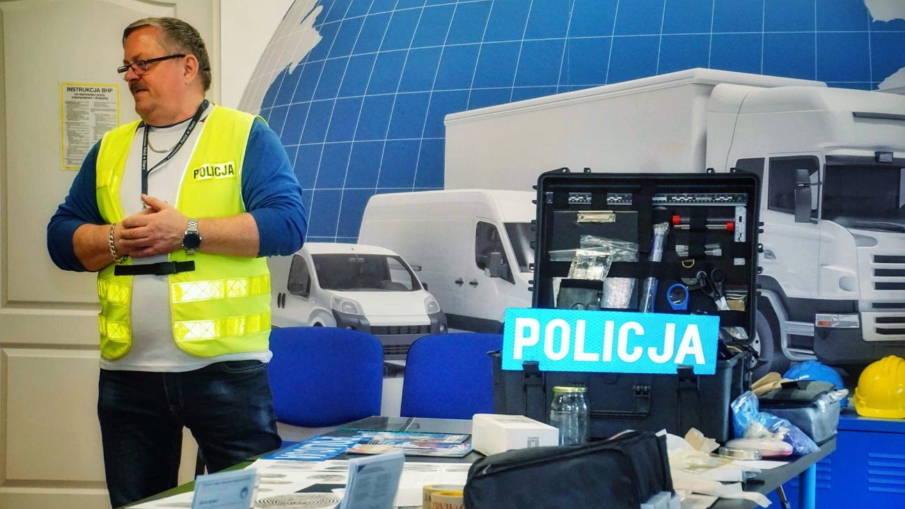 Szkoły gościły ósmoklasistów. W Ekonomiku policjanci, w Liceum żołnierze