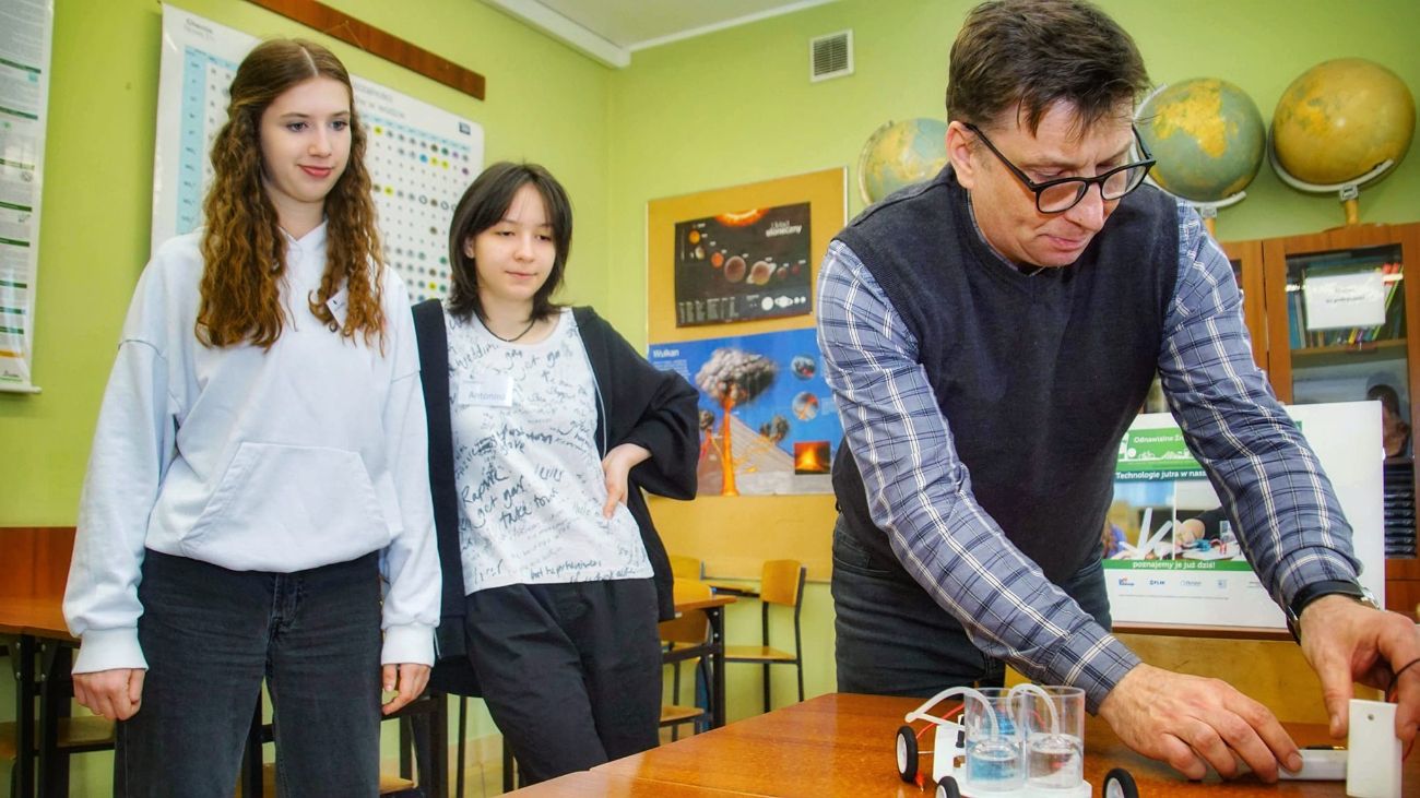 Szkoły gościły ósmoklasistów. W Ekonomiku policjanci, w Liceum żołnierze