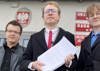 Plik tych dokumentów liczył ponad 300 stron. Pytali w imieniu mieszkańców