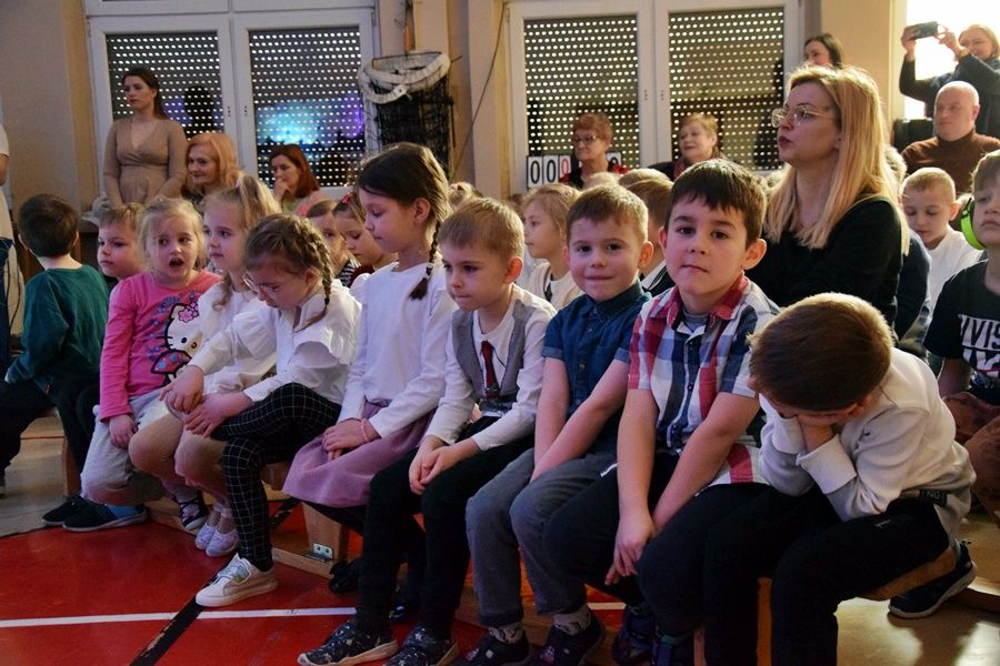 Najmłodsi ze Strzałkowa na scenie. Śpiewali, bo lubią