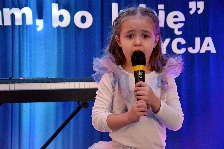 Najmłodsi ze Strzałkowa na scenie. Śpiewali, bo lubią