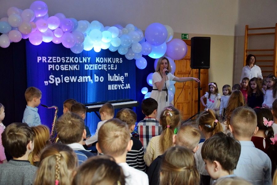 Najmłodsi ze Strzałkowa na scenie. Śpiewali, bo lubią