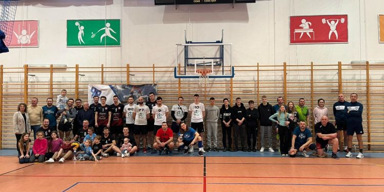 Pokolenia pod siatką