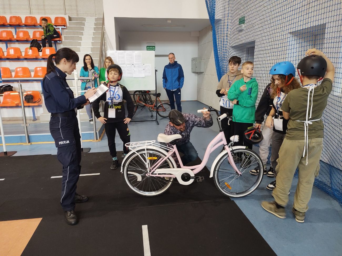 Hala zmieniła się w tor rowerowy