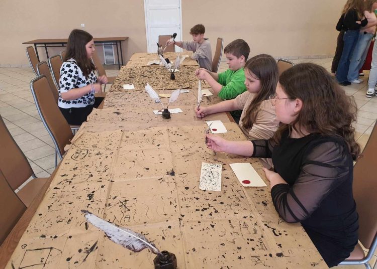 Warsztaty papiernicze uczniów z  Kowalewa Opactwa