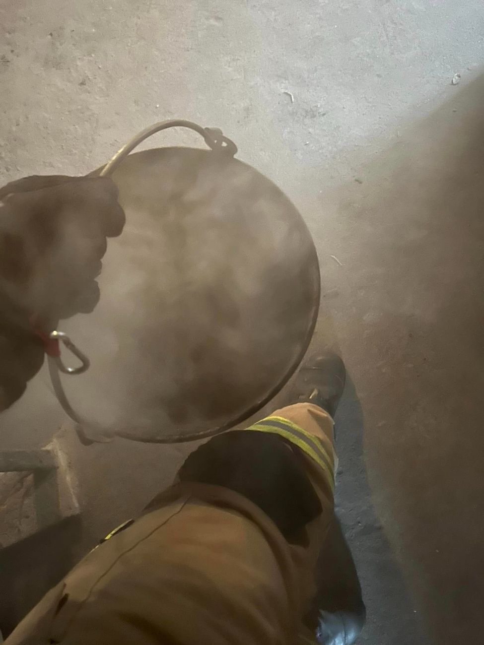 Gasili pożar sadzy w kominie