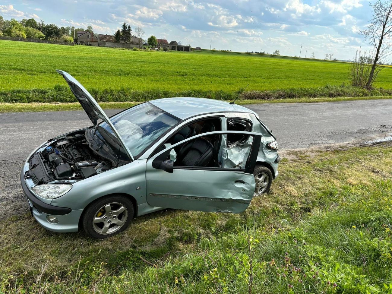 Wypadek motocykla i samochodu. Wezwali helikopter