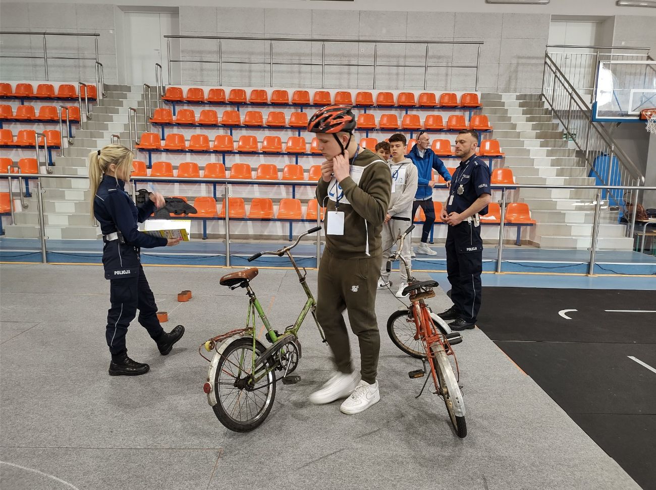 Hala zmieniła się w tor rowerowy